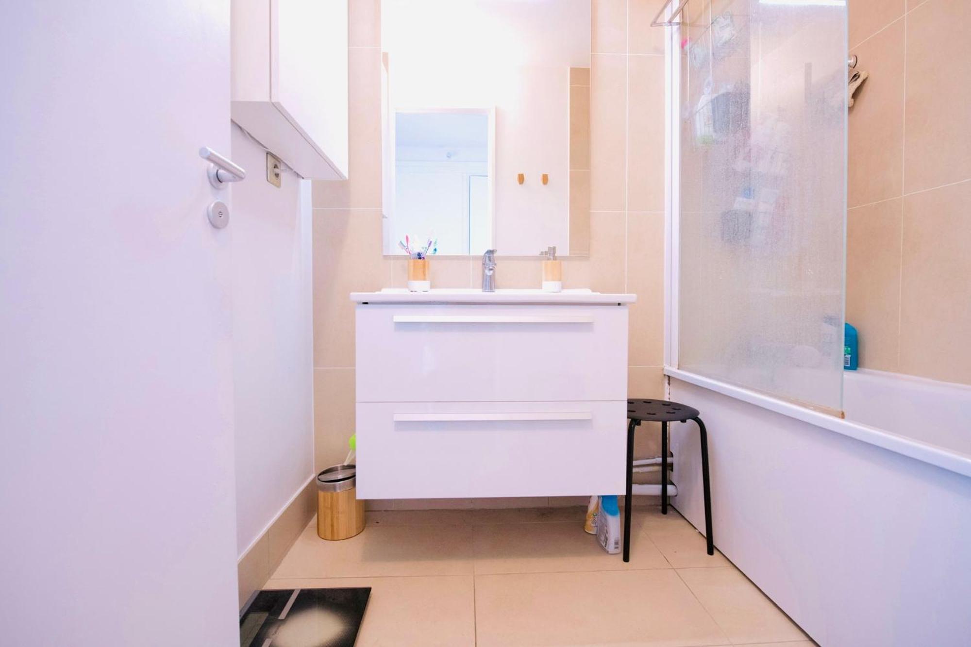 2 Private Bedrooms, Montparnasse Station باريس المظهر الخارجي الصورة
